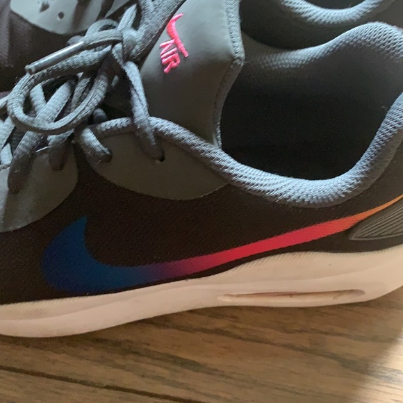 Nike Air shoes - Picture 3 of 5